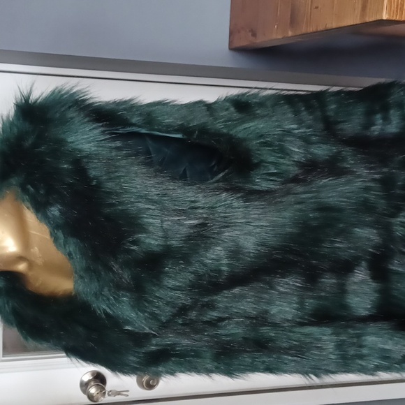 Jessica Simpson  fuzzy  vest - Picture 2 of 12